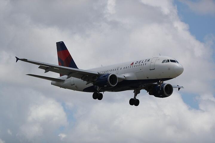 FORT LAUDERDALE, FL - JULY 14:  A Delta airlines plane is seen as it comes in for a landing at the Fort Lauderdale-Hollywood International Airport on July 14, 2016 in Fort Lauderdale, Florida. Delta Air Lines Inc. reported that their second quarter earnin