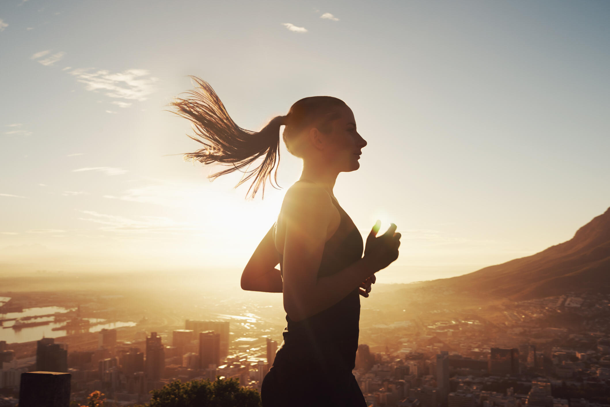 Shot of a beautiful young woman training at sunrisehttp://195.154.178.81/DATA/i_collage/pi/shoots/783460.jpg