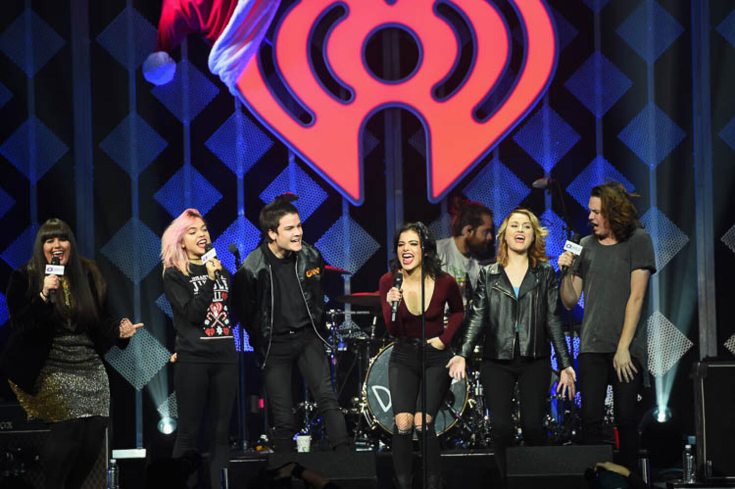 1. Hey Violet is an Los Angeles based band that consists of 5 band mates. 