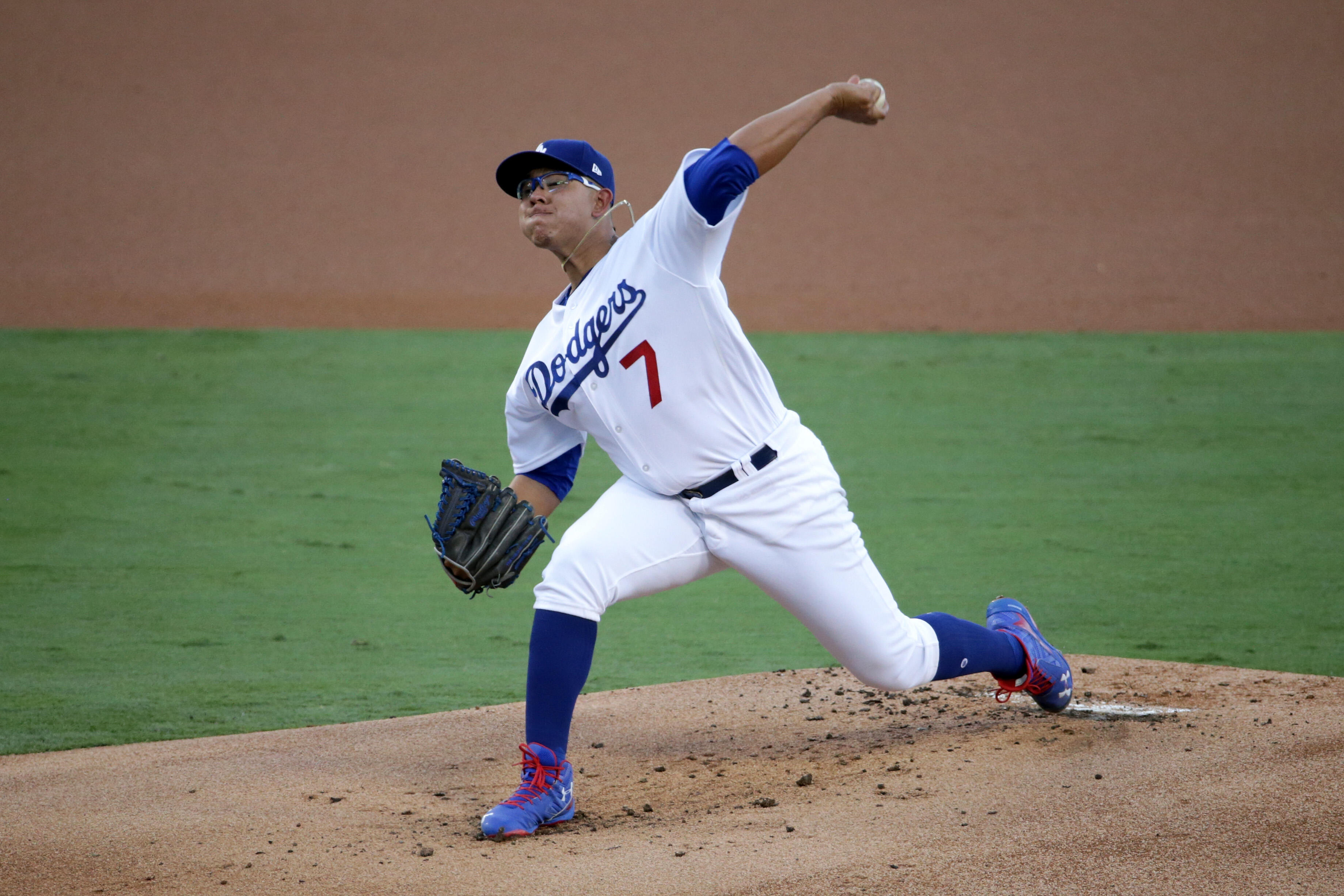 LOS ANGELES, CA - OCTOBER 19:  Julio Urias #7 of the Los Angeles Dodgers pitches in the first inning against the Chicago Cubs in game four of the National League Championship Series at Dodger Stadium on October 19, 2016 in Los Angeles, California.  (Photo