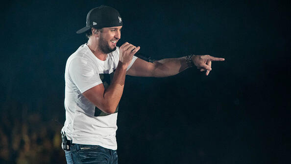 DETROIT, MI - OCTOBER 29:  Luke Bryan performs during the last night of the 