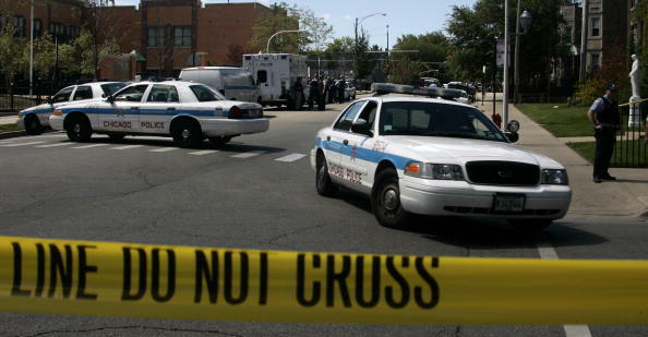 Chicago police block a street during a standoff with a bank robber 30 August 2007. Police searched the bank in Chicago's North Side where a gunman reportedly took hostages. The FBI said about six hostages had been taken and that all of them had been relea