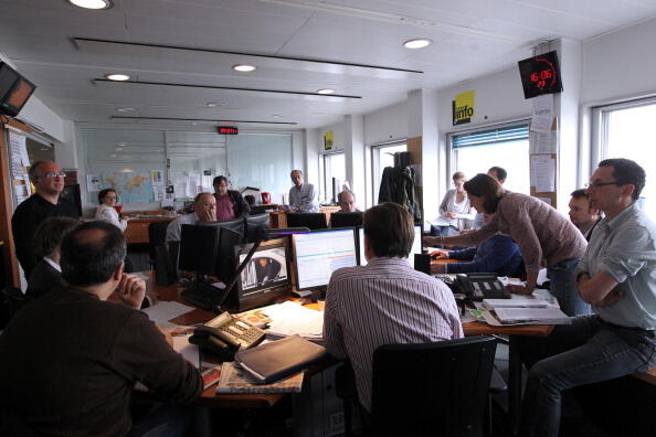 Journalists are pictured during a conference at the head desk office of French radio station France Info on May 23, 2012 in Paris. AFP PHOTO KENZO TRIBOUILLARD        (Photo credit should read KENZO TRIBOUILLARD/AFP/GettyImages)