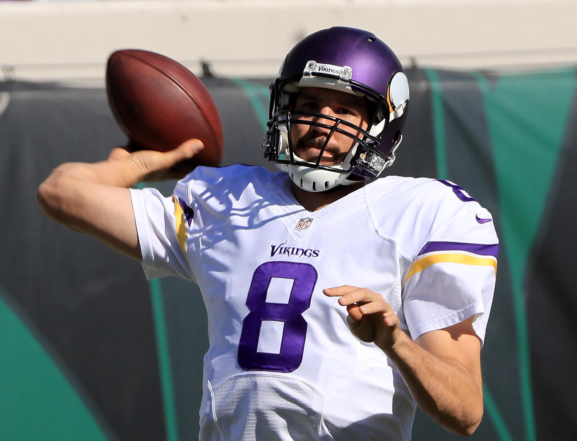 JACKSONVILLE, FL - DECEMBER 11:   Sam Bradford #8 of the Minnesota Vikings warms up before the game against the Jacksonville Jaguars at EverBank Field on December 11, 2016 in Jacksonville, Florida.  (Photo by Sam Greenwood/Getty Images)