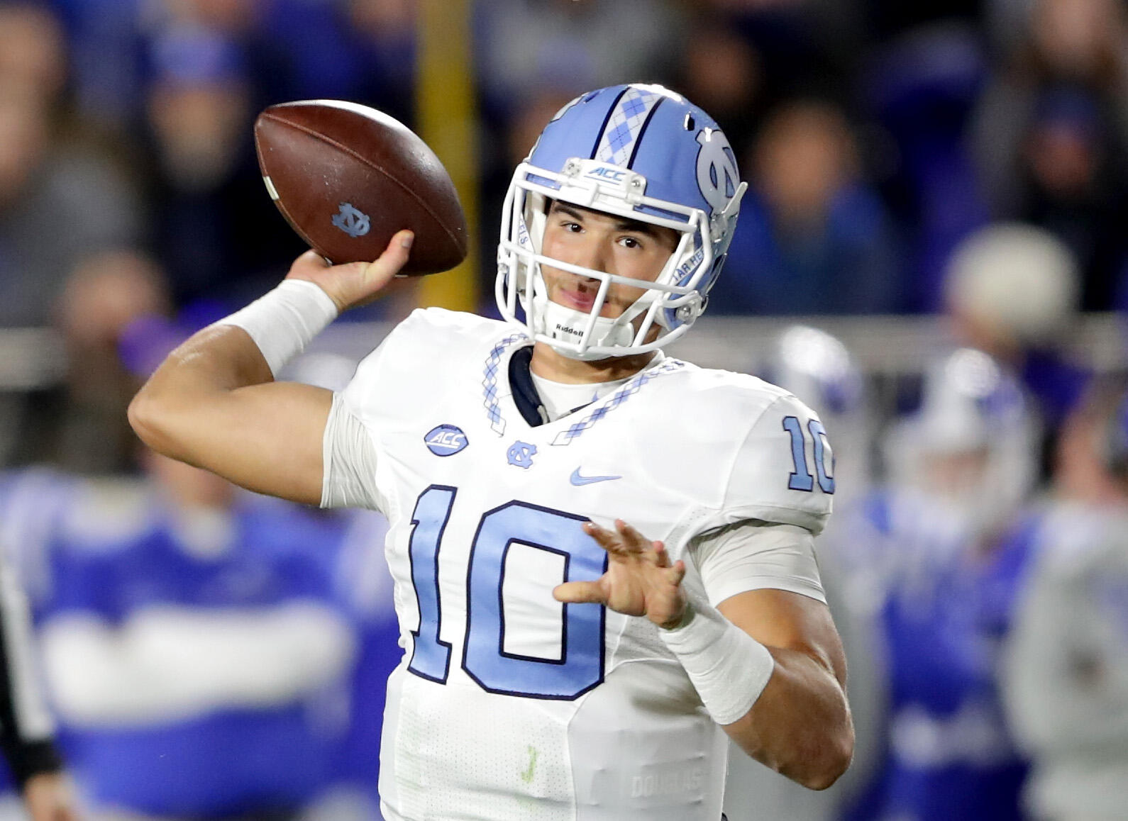 DURHAM, NC - NOVEMBER 10:  Mitch Trubisky #10 of the North Carolina Tar Heels thows a pass against the Duke Blue Devils during their game at Wallace Wade Stadium on November 10, 2016 in Durham, North Carolina.  (Photo by Streeter Lecka/Getty Images)