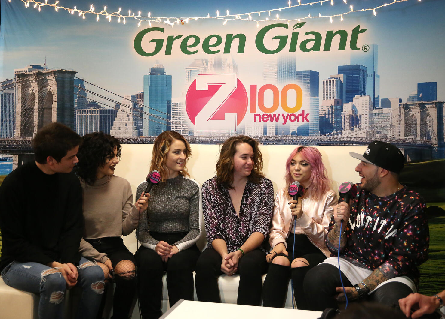 Hey Violet toured with 5SOS!