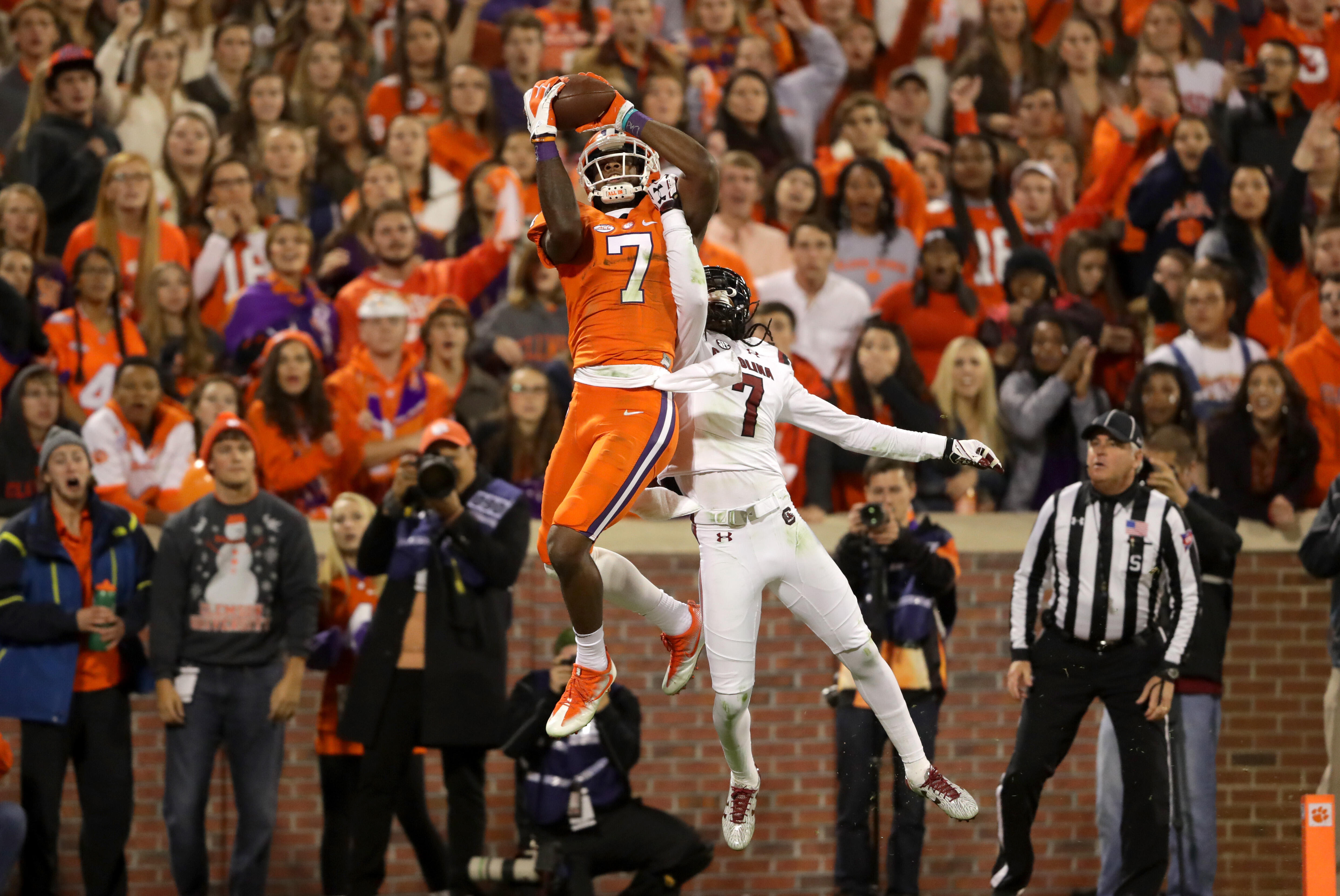 CLEMSON, SC - NOVEMBER 26:  Mike Williams #7 of the Clemson Tigers makes a touchdown catch over Jamarcus King #7 of the South Carolina Gamecocks during their game at Memorial Stadium on November 26, 2016 in Clemson, South Carolina.  (Photo by Streeter Lec