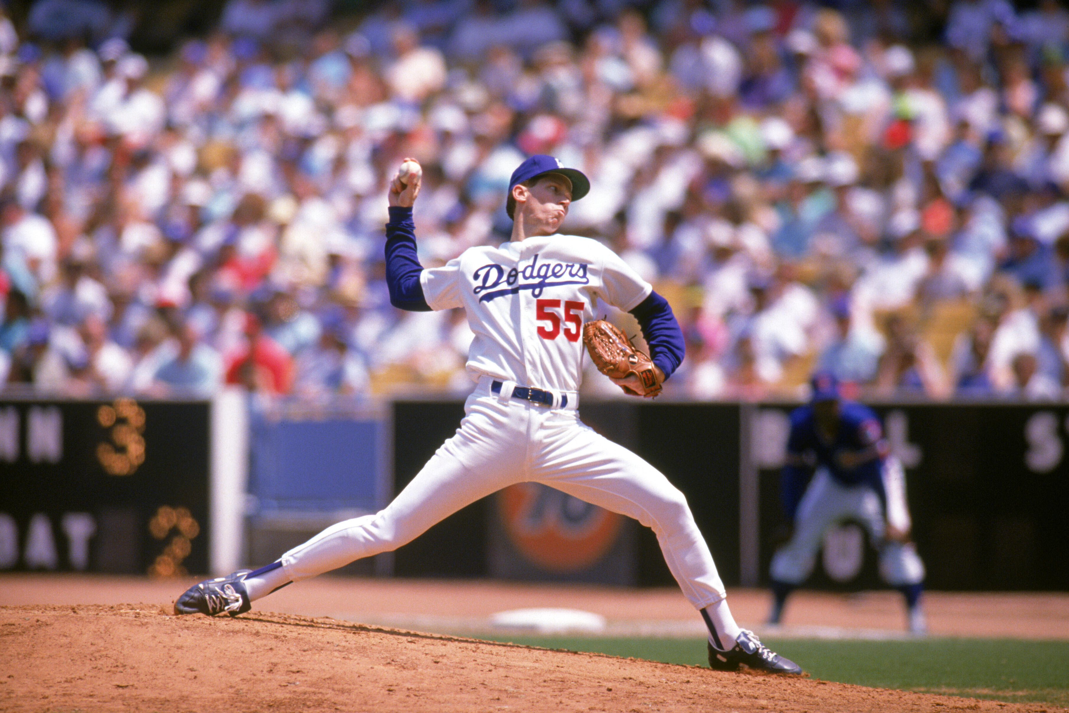LOS ANGELES - 1989:  Orel Hershiser #55 of the Los Angeles Dodgers pitches against the Chicago Cubs in the 1989 season at Dodger Stadium in Los Angeles, California. (Photo by Mike Powell/Getty Images)