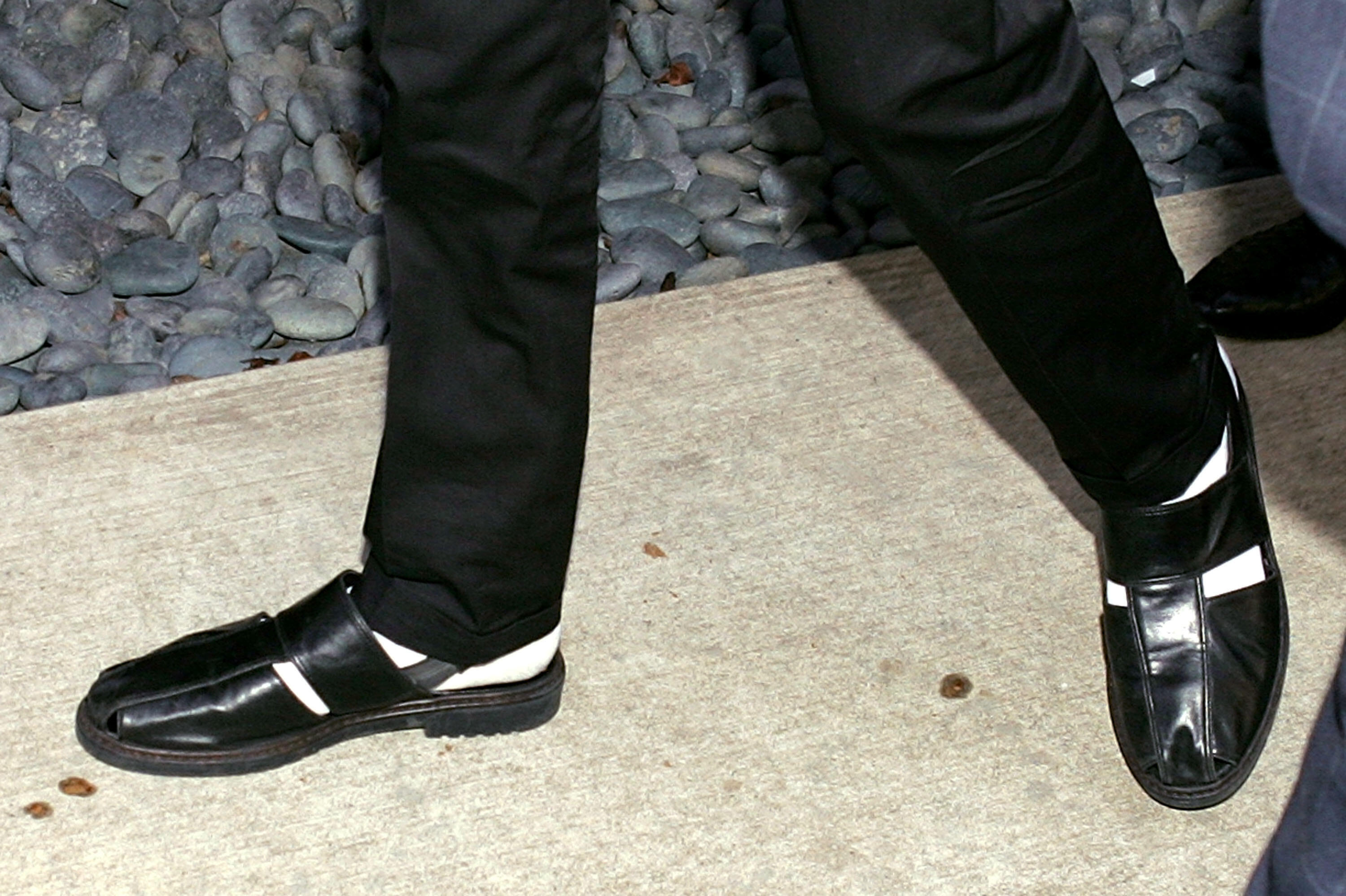 SANTA MARIA, CA - MARCH 8:  Singer Michael Jackson departs the Santa Maria Superior Court wearing sandals during the second week of the trial March 8, 2005 in Santa Maria, California. Jackson is charged in a 10-count indictment with molesting a boy, plyin