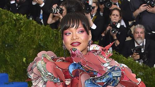 Rihanna looks great!!!