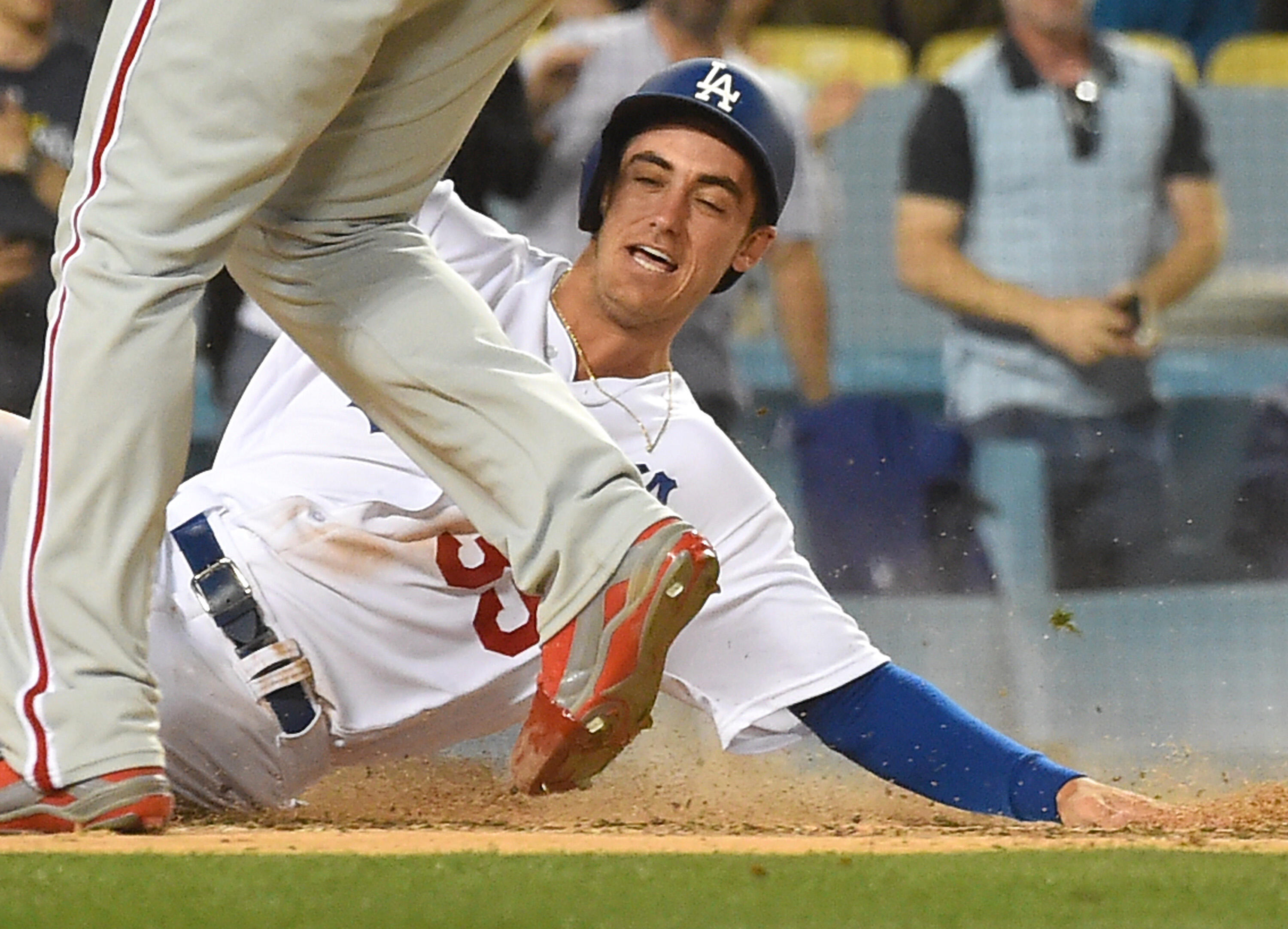 LOS ANGELES, CA - APRIL 28:  Cody Bellinger #35 of the Los Angeles Dodgers scores past Jerad Eickhoff #48 of the Philadelphia Phillies on a double by Enrique Hernandez #14 of the Los Angeles Dodgers third inning of the game against the Philadelphia Philli