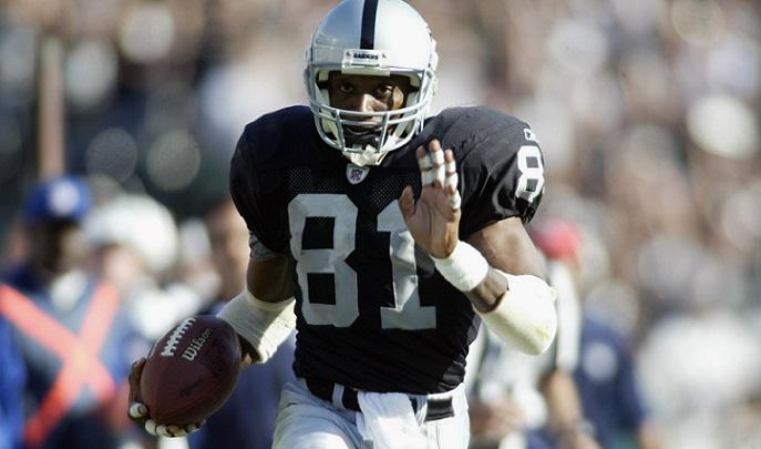 OAKLAND, CA - SEPTEMBER 29:  Tim Brown #81 of the Oakland Raiders runs for a touchdown against the Tennesse Titans during the NFL game at the Network Associates Coliseum on September 29, 2002 in Oakland, California.  The Raiders defeated the Titans 52-25.
