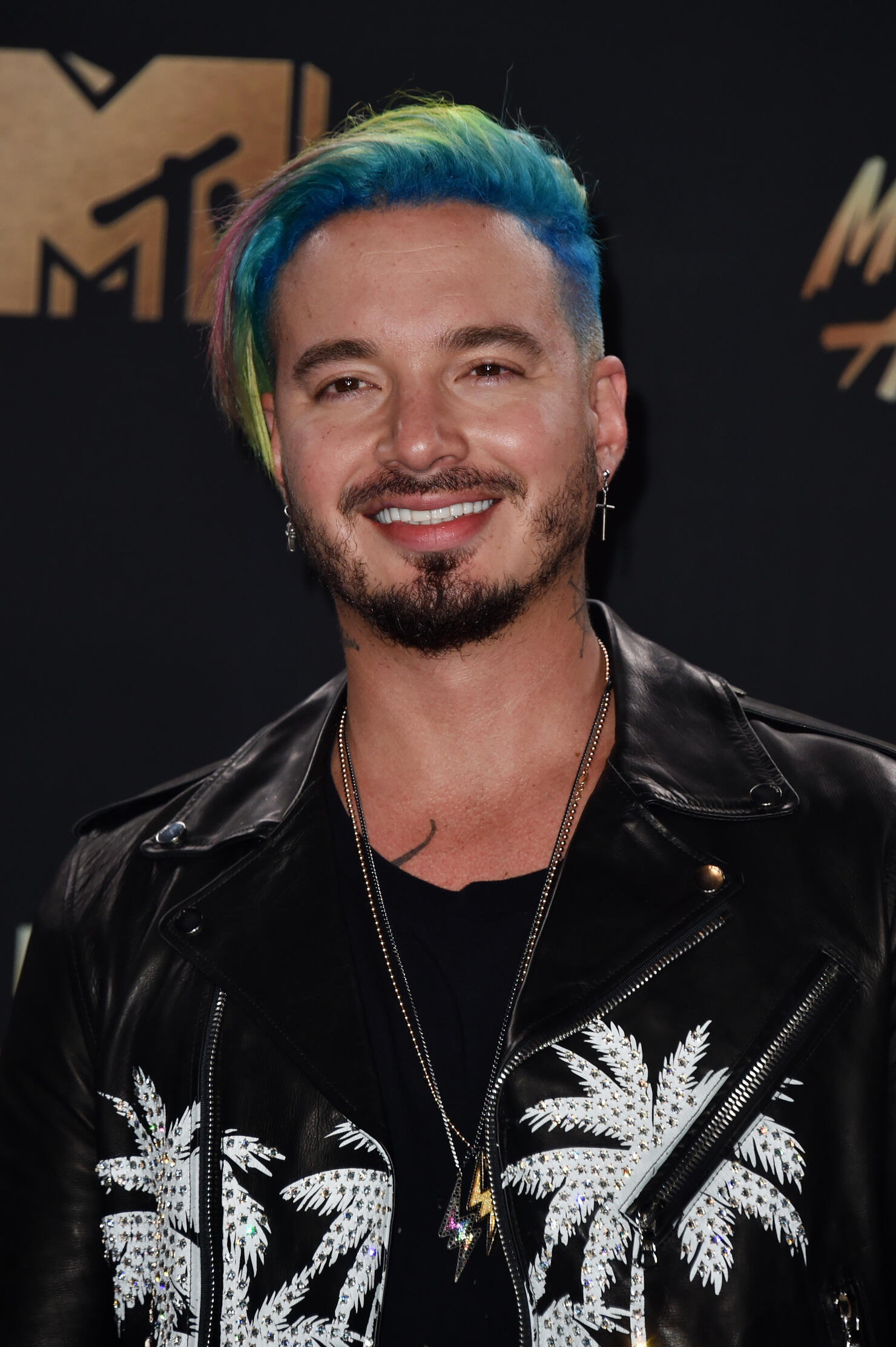 ♫ J Balvin | iHeart