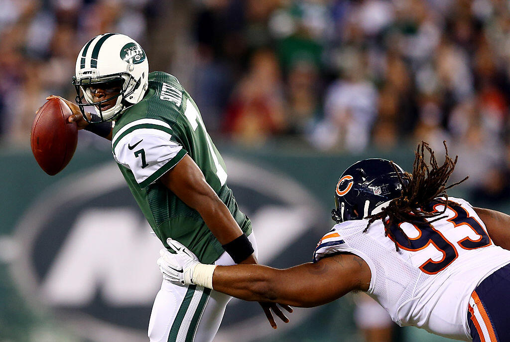 EAST RUTHERFORD, NJ - SEPTEMBER 22:  Quarterback Geno Smith #7 of the New York Jets is pressured by defensive tackle Will Sutton #93 of the Chicago Bears during a game at MetLife Stadium on September 22, 2014 in East Rutherford, New Jersey.  (Photo by Els