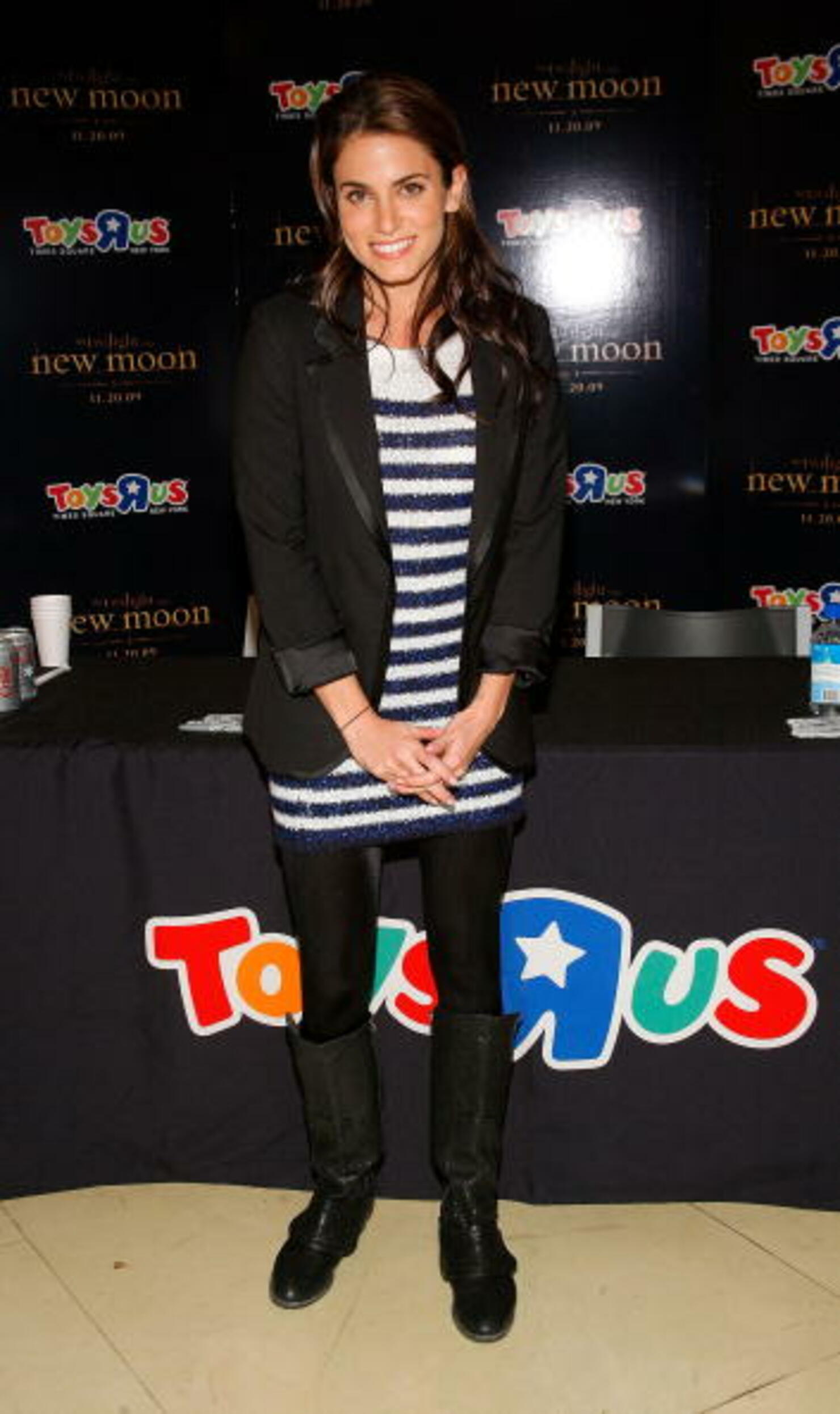 Kellan Lutz & Nikki Reed Sign Autographs At Toys 'R Us