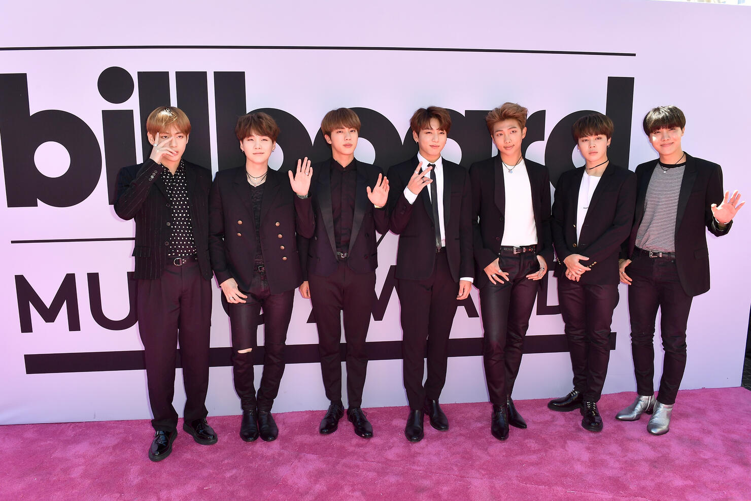 2017 Billboard Music Awards - Magenta Carpet