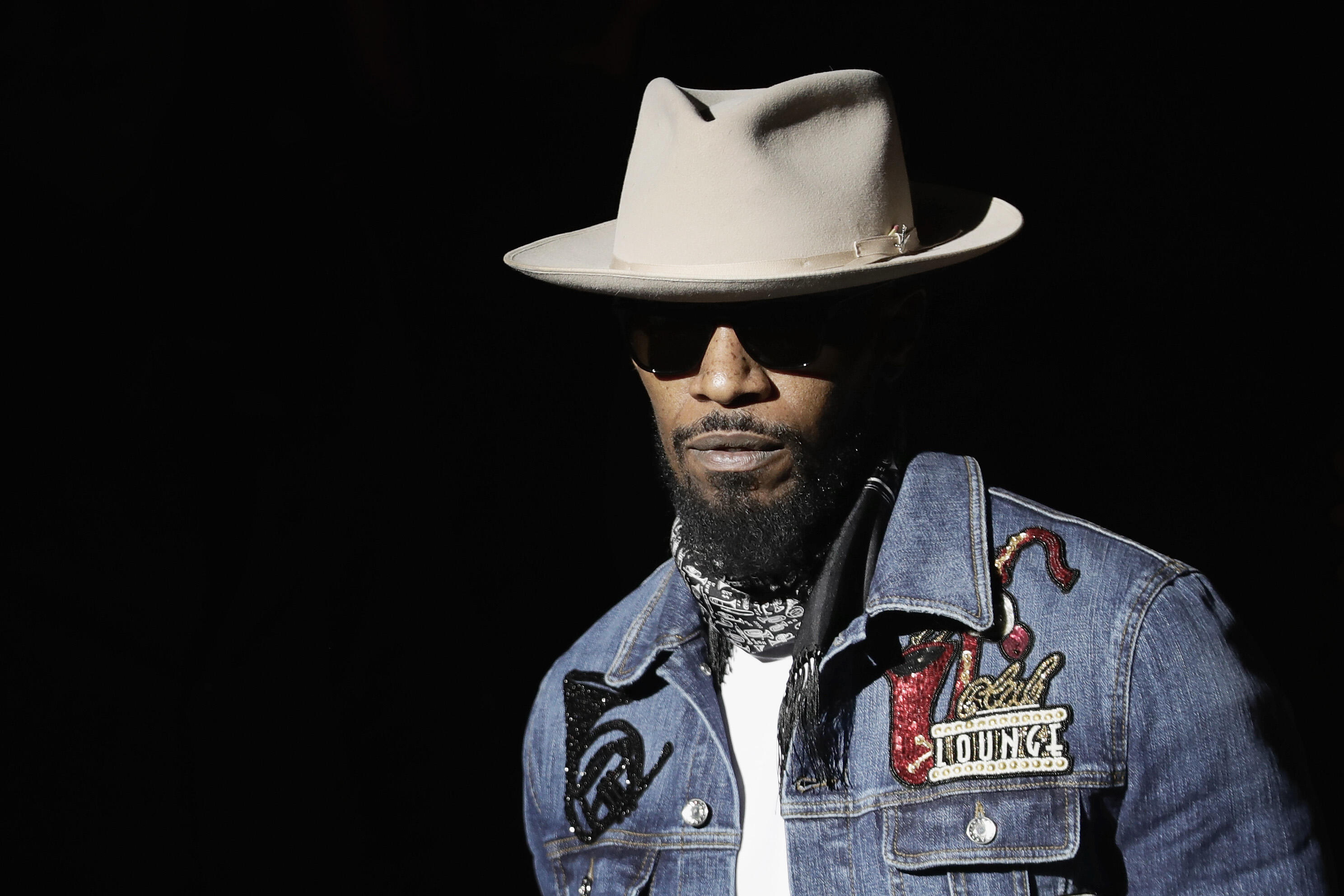 MILAN, ITALY - FEBRUARY 26:  (EDITORS NOTE: Image has been desaturated.) Jamie Foxx attends the Dolce & Gabbana show during Milan Fashion Week Fall/Winter 2017/18 on February 26, 2017 in Milan, Italy.  (Photo by Vittorio Zunino Celotto/Getty Images)