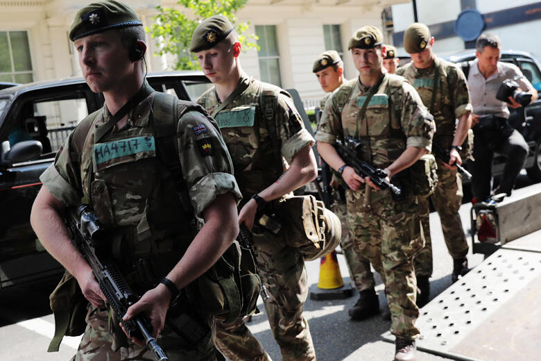 LONDON, ENGLAND - MAY 24:  Soldiers are seen arriving near Buckingham Palace on May 24, 2017 in London, England. 984 military personnel are being deployed around the country as the UK terror status is elevated to Critical in the wake of the Manchester Are