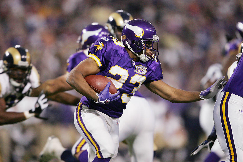 MINNEAPOLIS - DECEMBER 11:  Running back Michael Bennett #23 of the Minnesota Vikings carries the ball against the St. Louis Rams on December 11, 2005 at the Metrodome in Minneapolis, Minnesota. The Vikings defeated the Rams 27-13.  (Photo by Elsa/Getty I