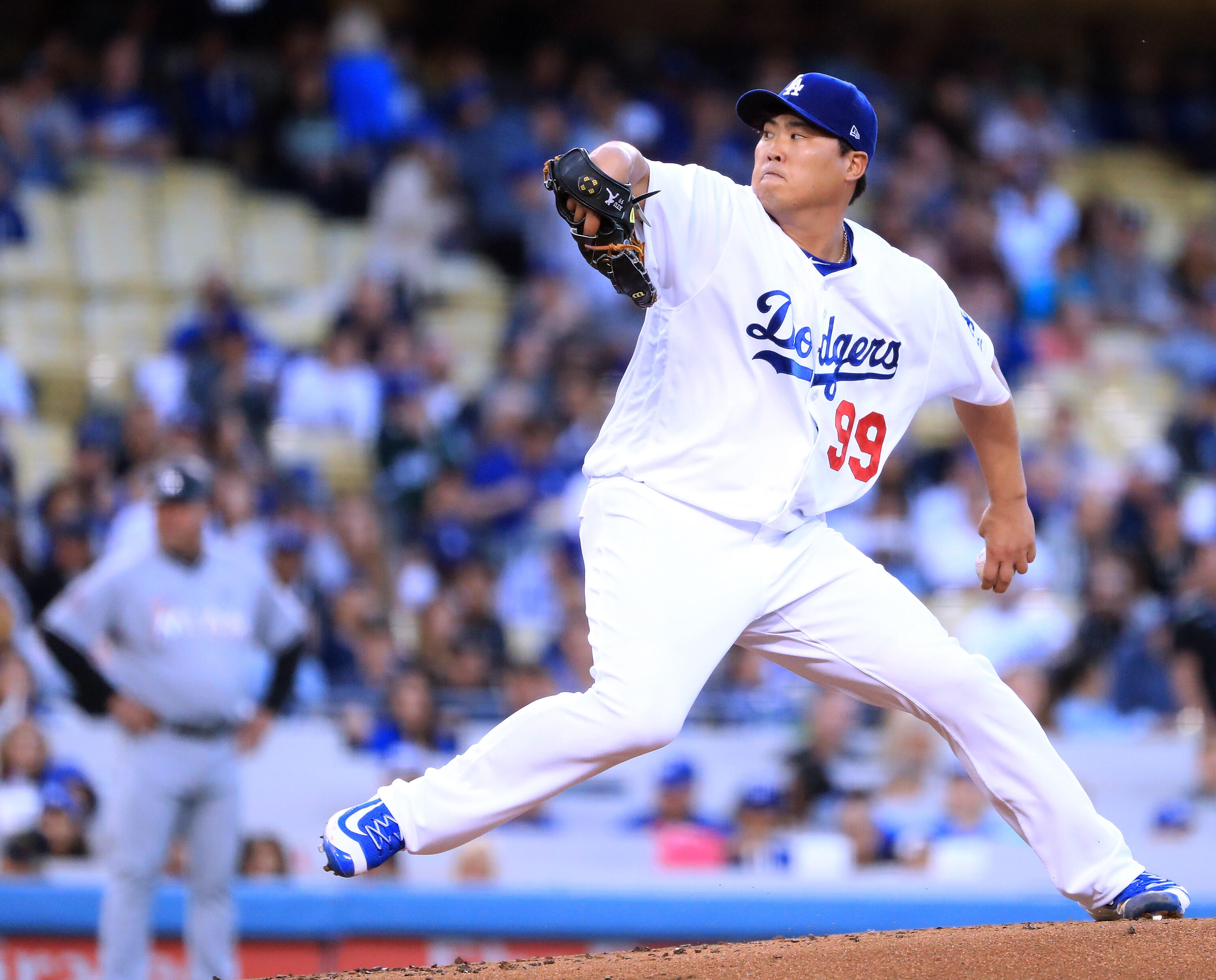 LOS ANGELES, CA - MAY 18:  Hyun-Jin Ryu #99 of the Los Angeles Dodgers pitches to the Miami Marlins during the second inning at Dodger Stadium on May 18, 2017 in Los Angeles, California.  (Photo by Harry How/Getty Images)