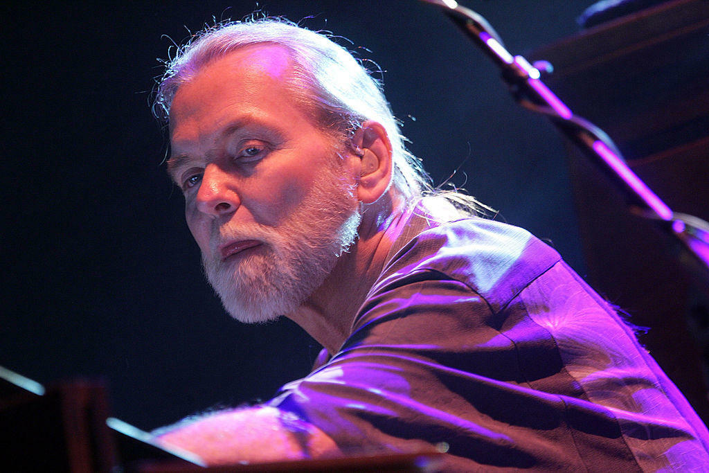 NEW YORK - MARCH 22:  Gregg Allman of The Allman Brothers Band performs during their first night of 13 performances at The Beacon Theatre on March 22, 2007 in New York City.  (Photo by Scott Gries/Getty Images)