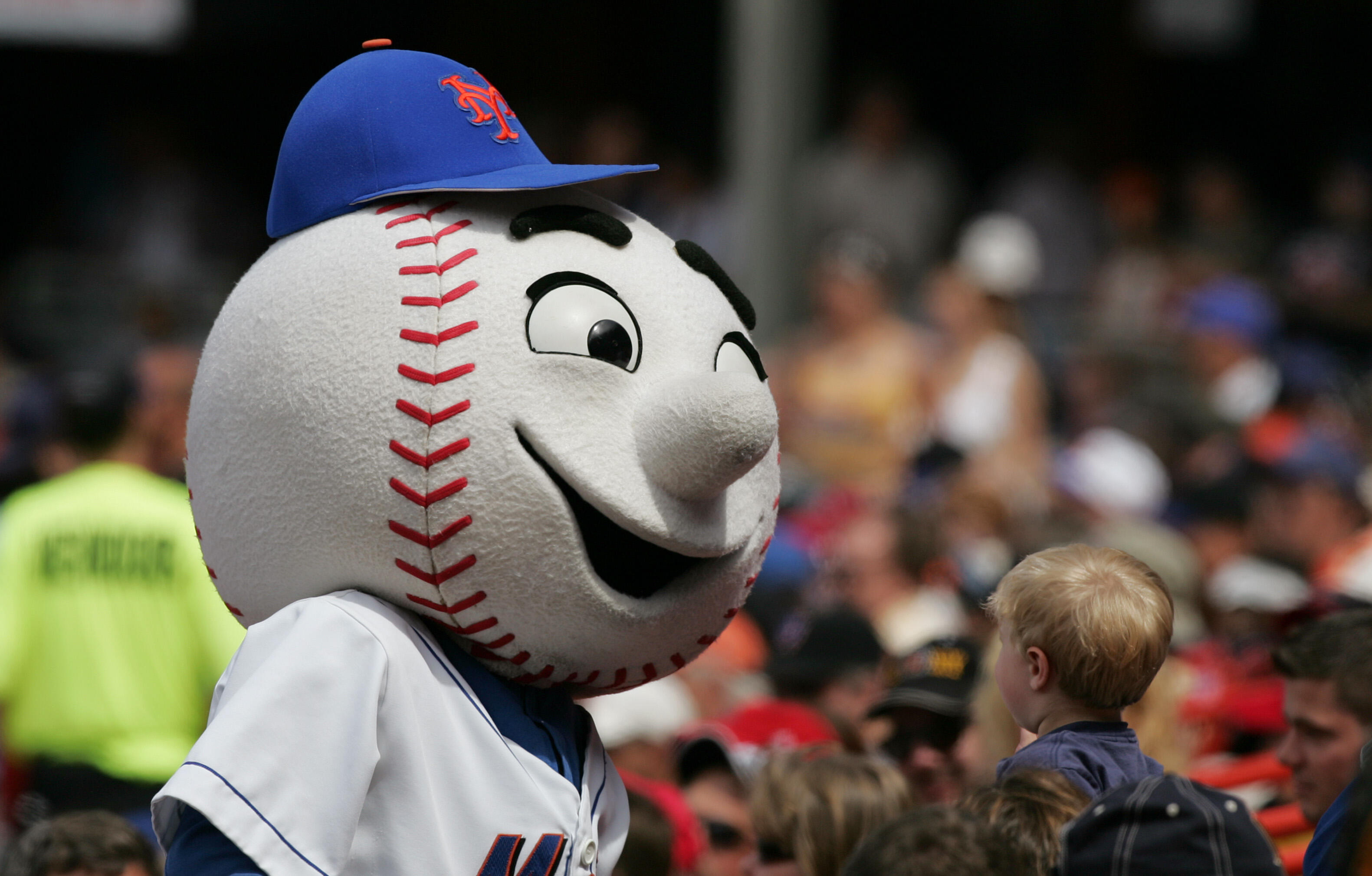 New York Mets apologize after mascot's obscene gesture at fans - ESPN