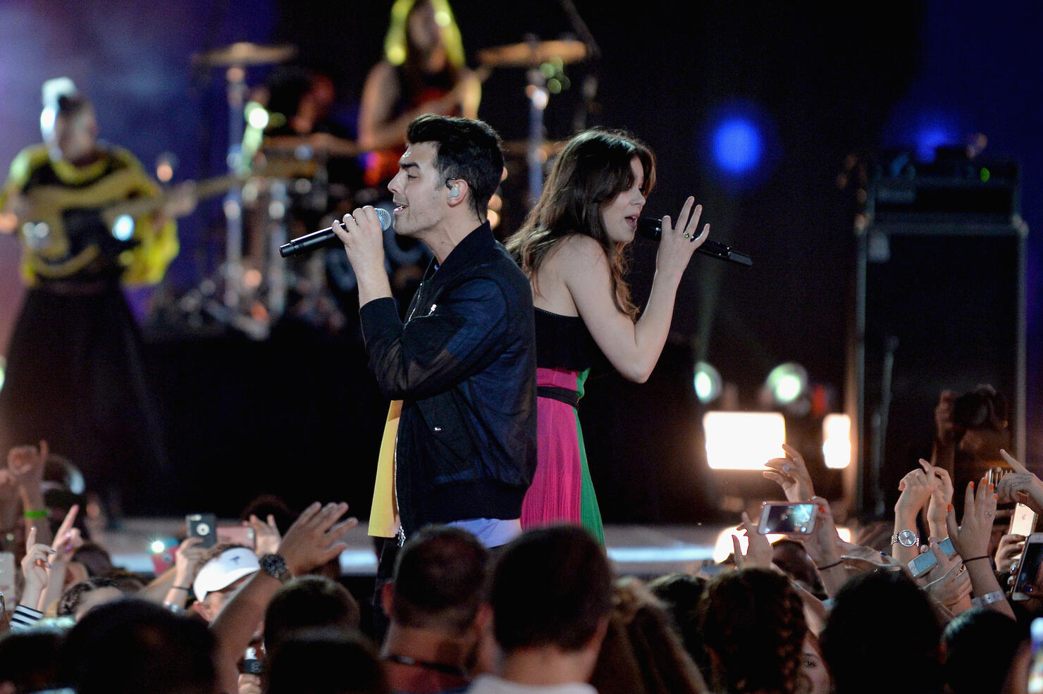 2016: DNCE and Hailee Steinfeld