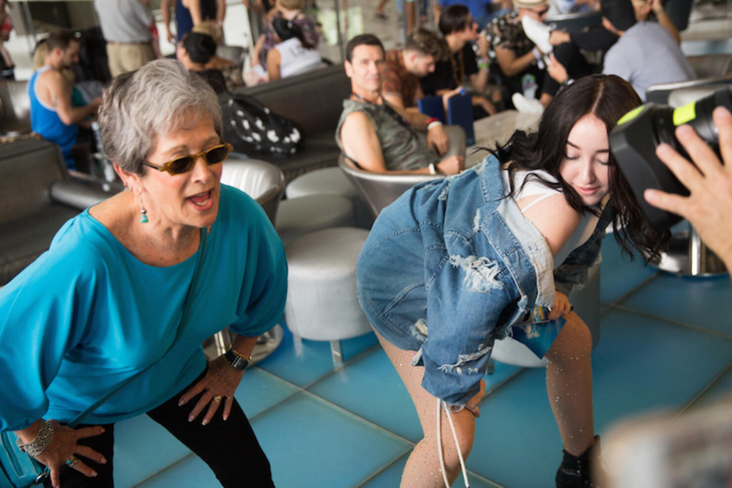 Noah Cyrus Chats Pop Culture, Dabs & Twerks With Seniors In Miami | iHeart