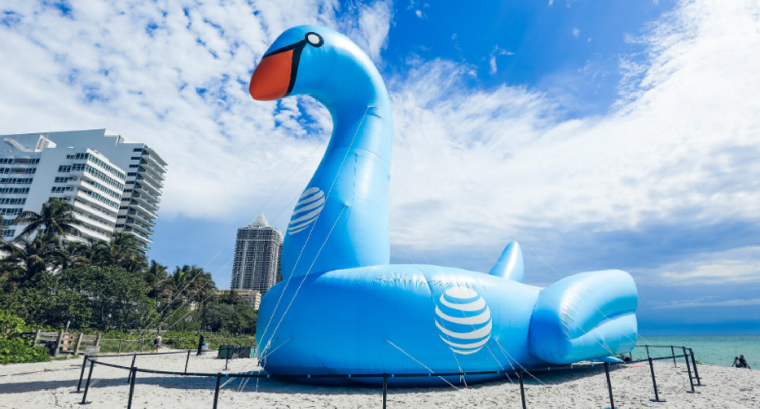 Largest store pool float