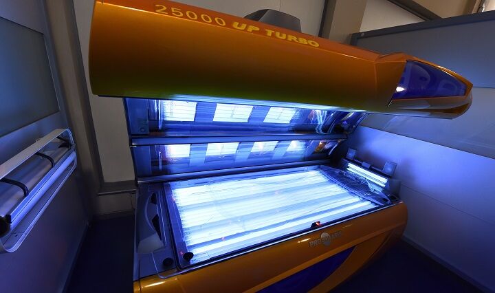 SPAIN-HEALTH-TANNING