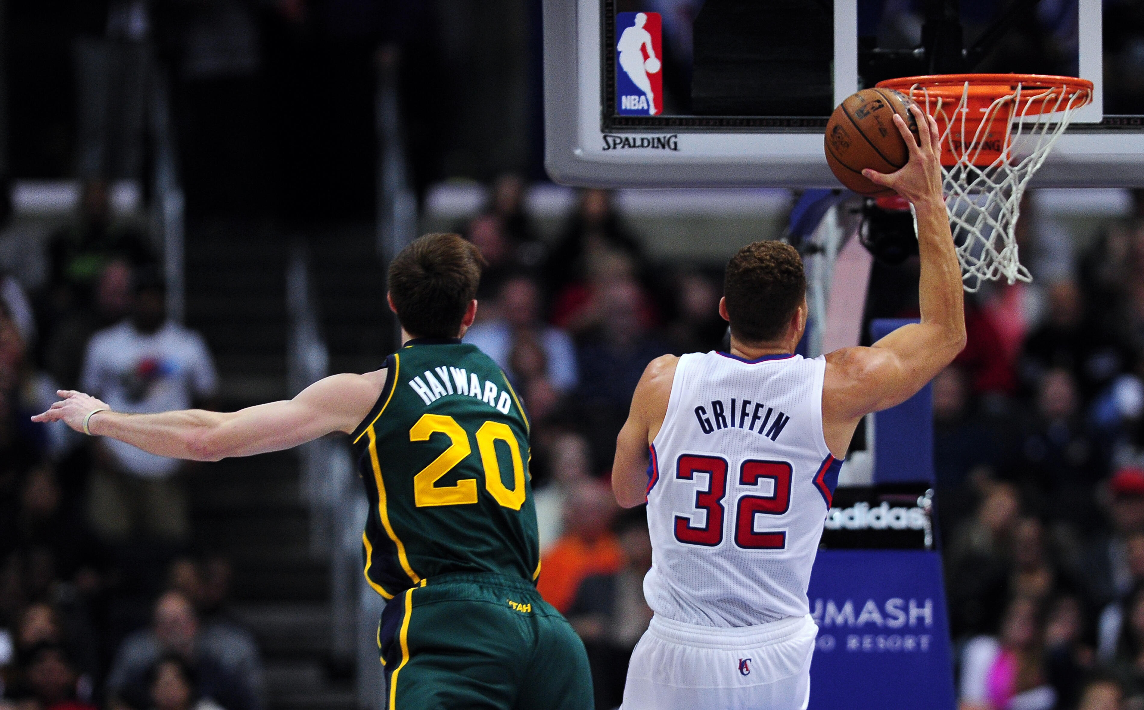 Blake Griffin of the Los Angeles Clippers gets past Gordon Hayward of the Utah Jazz to score during NBA action at the Staples Center in Los Angeles on 28 December, 2013.    AFP PHOTO/Frederic J. BROWN        (Photo credit should read FREDERIC J. BROWN/AFP