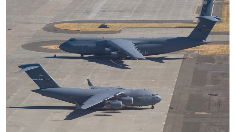 A US Air Force C-5 Galaxy and a C-17 Glo