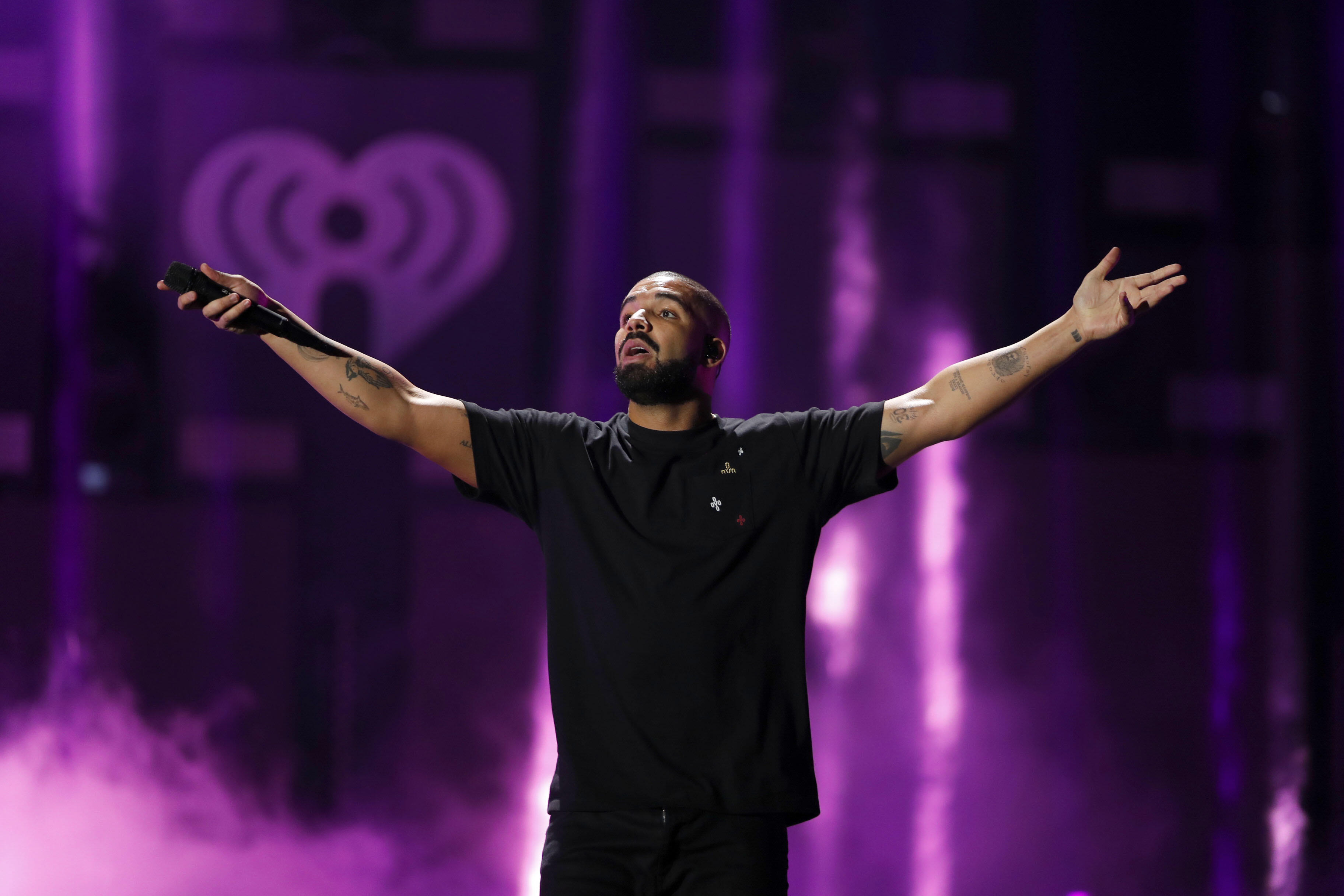 LAS VEGAS, NV - SEPTEMBER 23:  Rapper Drake performs onstage at the 2016 iHeartRadio Music Festival at T-Mobile Arena on September 23, 2016 in Las Vegas, Nevada.  (Photo by Christopher Polk/Getty Images for iHeartMedia)