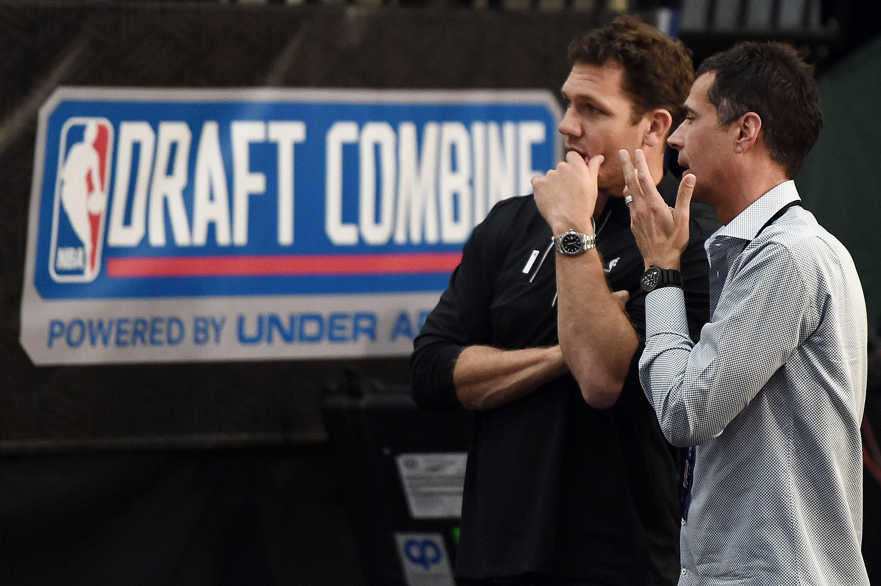 CHICAGO, IL - MAY 12:  Head coach Luke Walton of the Los Angeles Lakers speaks with General Manager Rob Pelinka during Day Two of the NBA Draft Combine at Quest MultiSport Complex on May 12, 2017 in Chicago, Illinois.  NOTE TO USER: User expressly acknowl