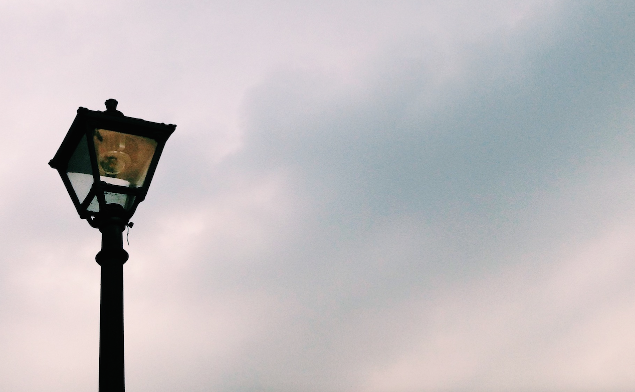 Innocent Lamppost Photo Is Insanely Creepy - Thumbnail Image