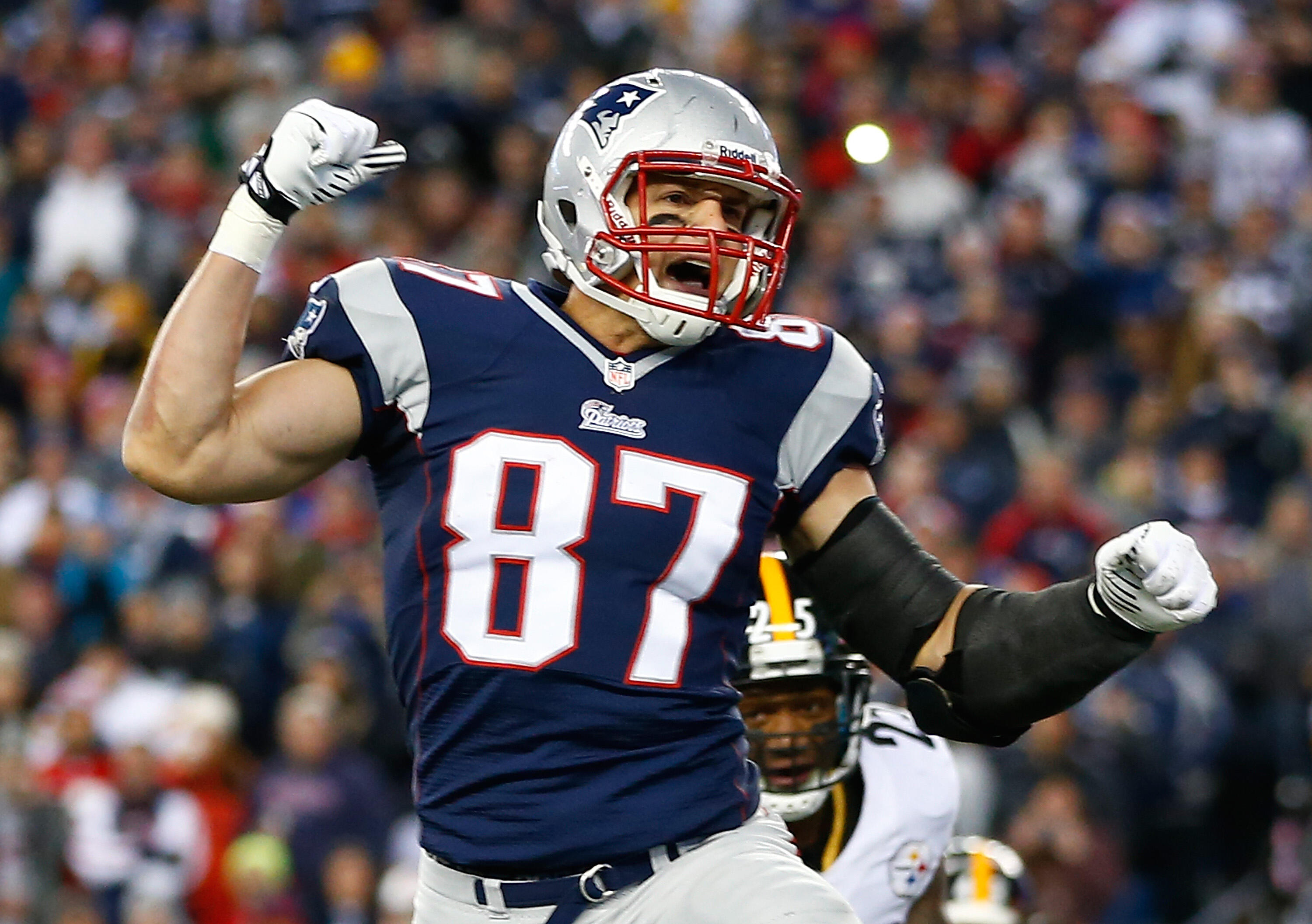 FOXBORO, MA - NOVEMBER 03:  Rob Gronkowski #87 of the New England Patriots reacts after a teammate missed a touchdown pass against the Pittsburgh Steelers in the first quarter at Gillette Stadium on November 3, 2013 in Foxboro, Massachusetts.  (Photo by J