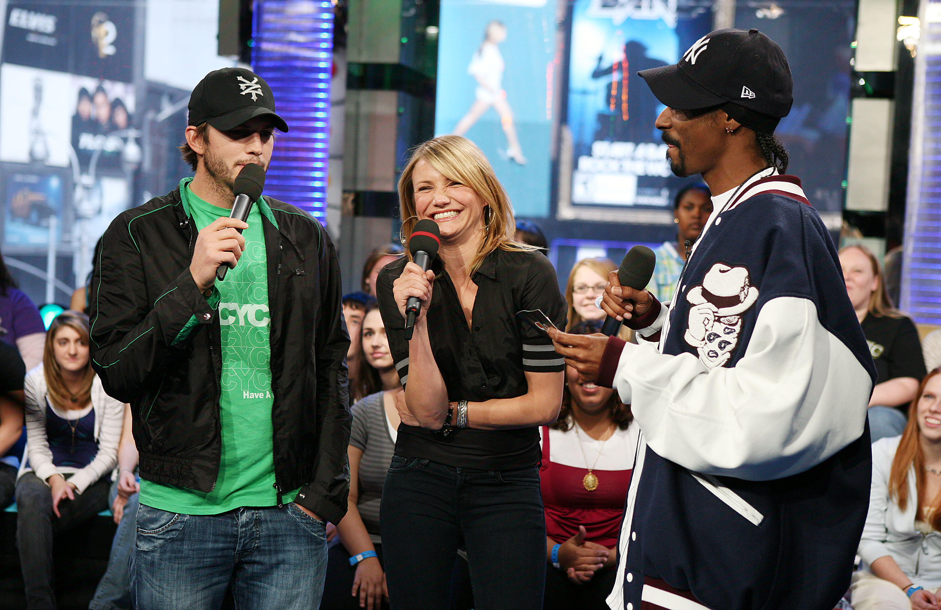 NEW YORK - MAY 05:  (U.S. TABS OUT) (L-R) Ashton Kutcher, Cameron Diaz, and Snoop Dogg appear onstage during MTV's Total Request Live at the MTV Times Square Studios on May 5, 2008 in New York City.  (Photo by Scott Gries/Getty Images)