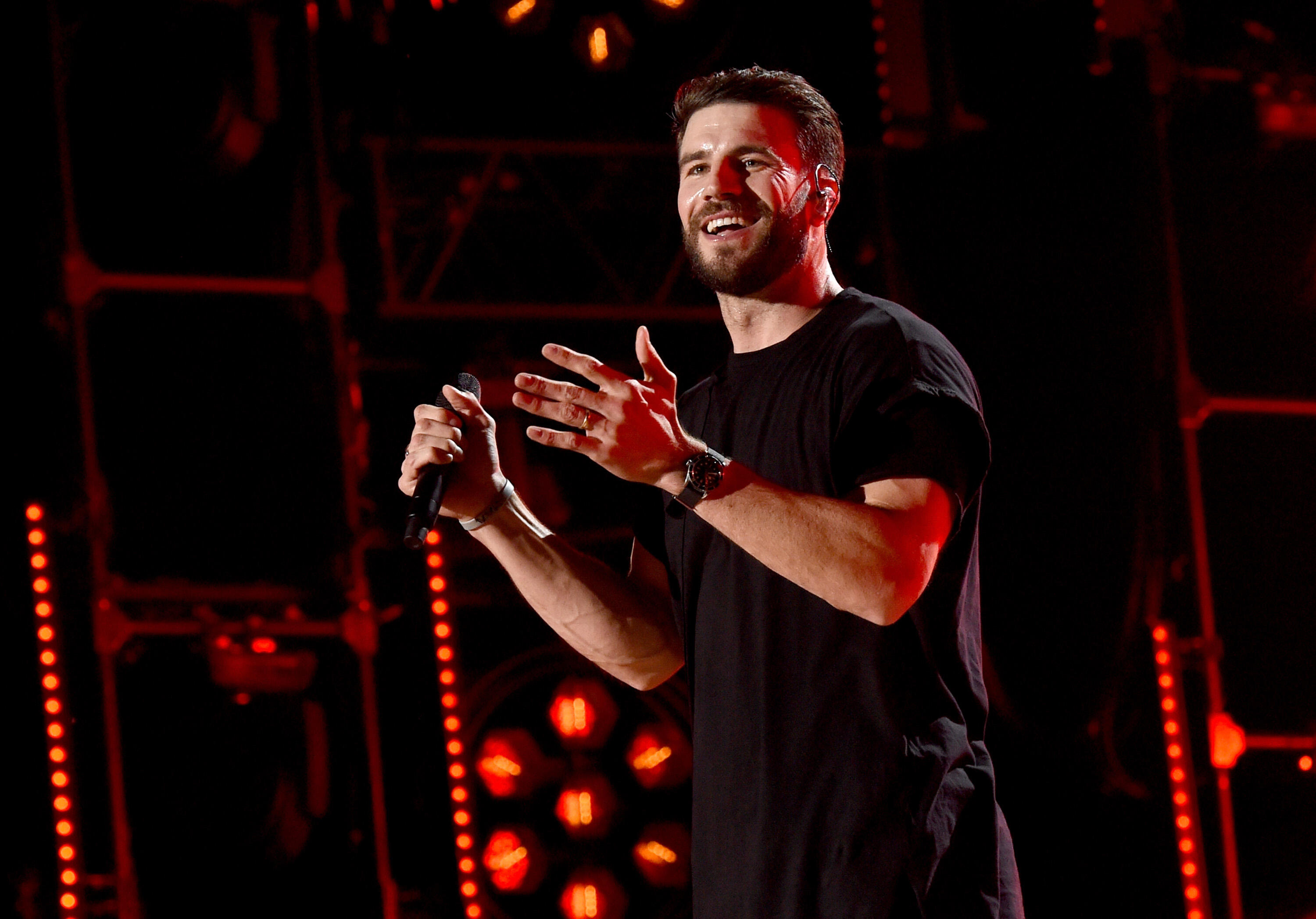 NASHVILLE, TN - JUNE 09:  (EDITORIAL USE ONLY)  Singer-songwriter Sam Hunt performs onstage during day 2 of the 2017 CMA Music Festival on June 9, 2017 in Nashville, Tennessee.  (Photo by Rick Diamond/Getty Images)
