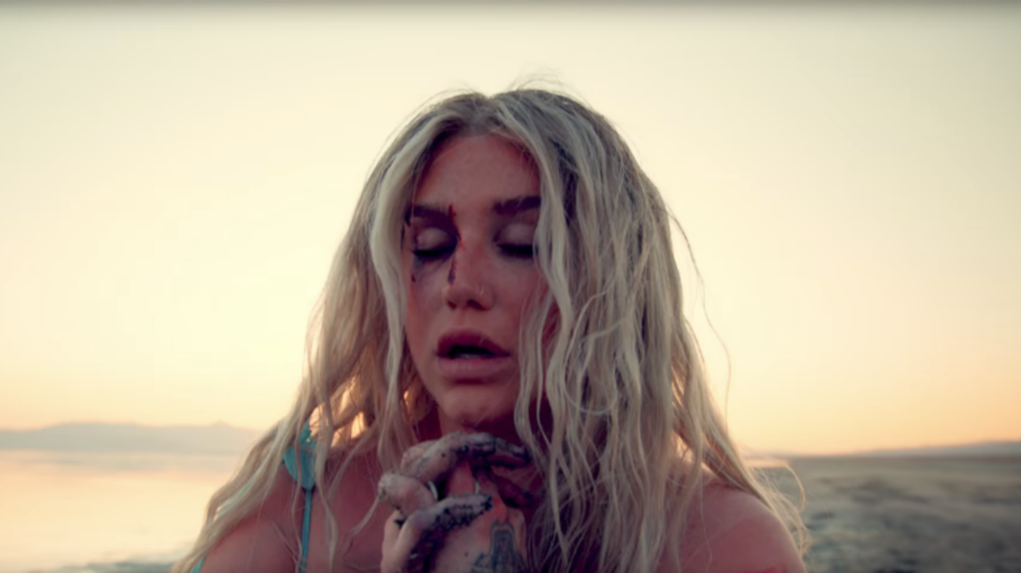 Клип после. Кеша певица в клипе. Кеша новый клип. Певица Kesha кадры из клипа. Kesha praying album.