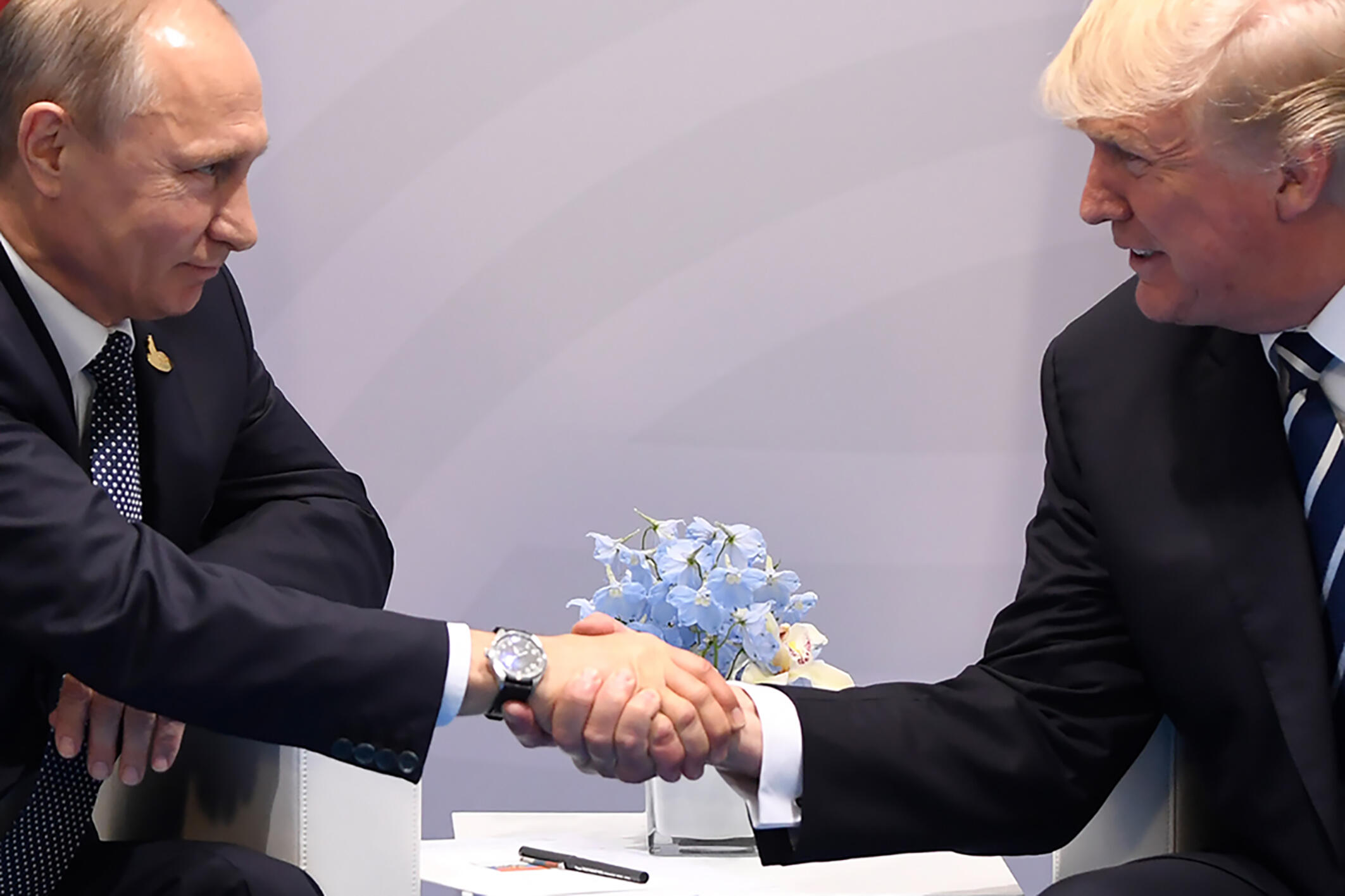 TOPSHOT - US President Donald Trump and Russia's President Vladimir Putin shake hands during a meeting on the sidelines of the G20 Summit in Hamburg, Germany, on July 7, 2017. / AFP PHOTO / SAUL LOEB        (Photo credit should read SAUL LOEB/AFP/Getty Im