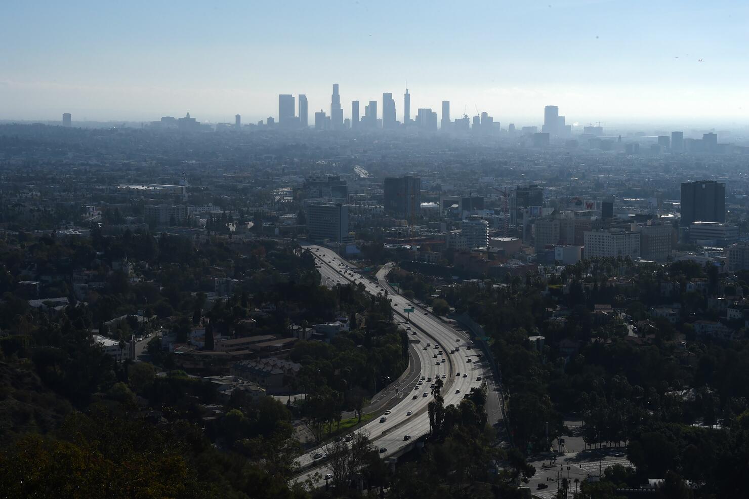 US-LOS ANGELS-SKYLINE-FREEWAY