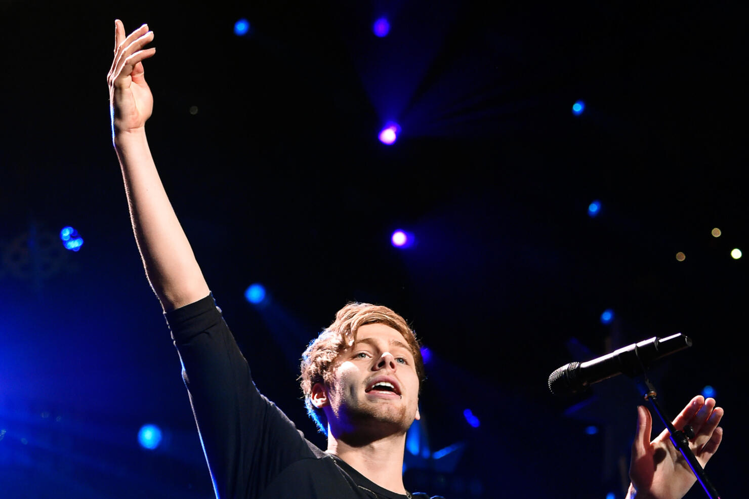 21-accomplishments-luke-hemmings-achieved-before-turning-21-iheart