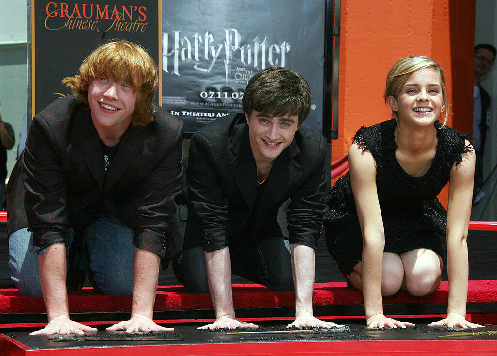 Hollywood, UNITED STATES: British actors Daniel Radcliffe (C), Rupert Grint (L) and Emma Watson of the Harry Potter movies have their handprints made during a ceremony in their honor in front of the Chinese Theatre 09 July 2007 in Hollywood. The fifth Har