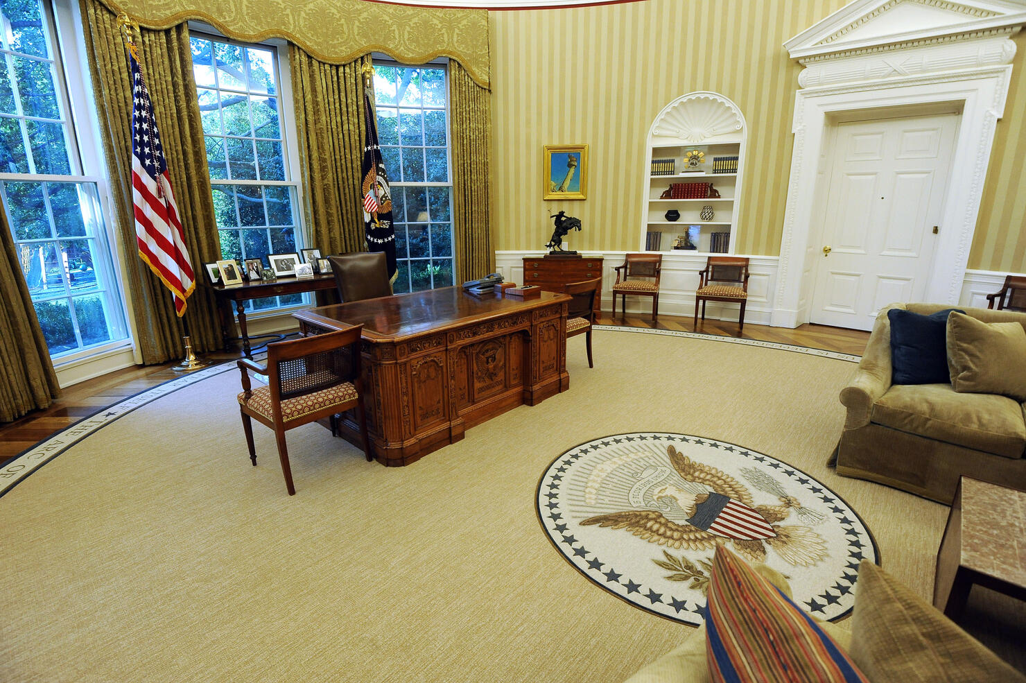 A look inside Biden’s Oval Office