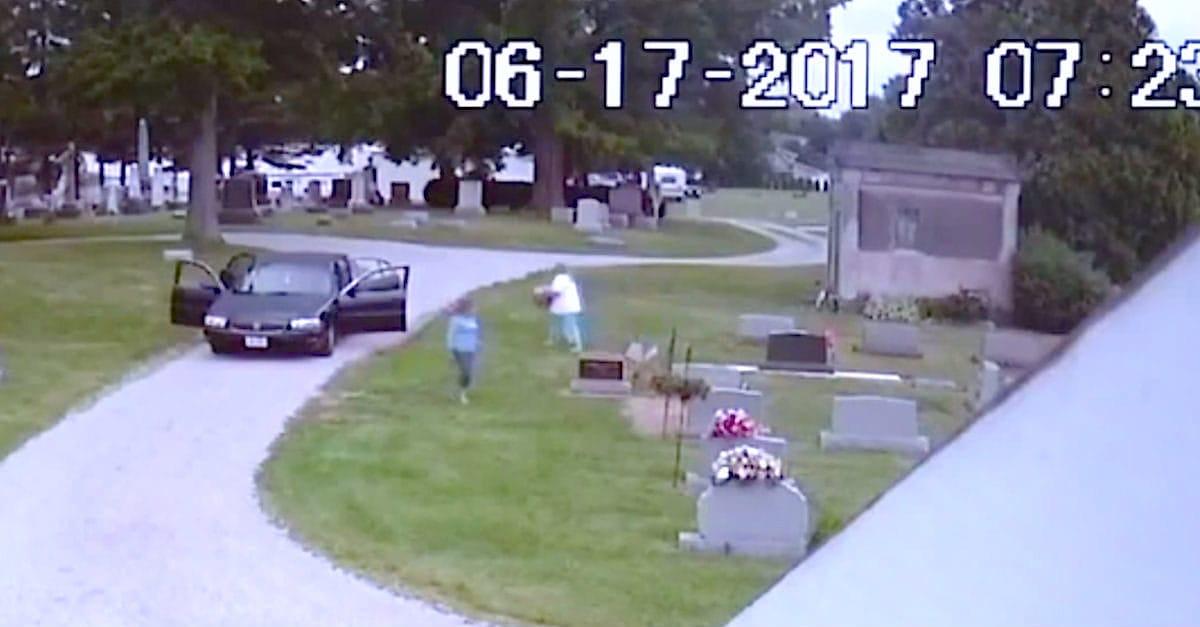 Women Are Taught A Lesson After Being Caught Stealing Mementos From 