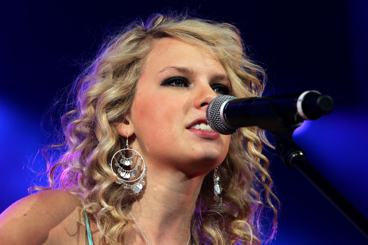 PHOTOS 20 Taylor Swift Breakup Songs iHeart