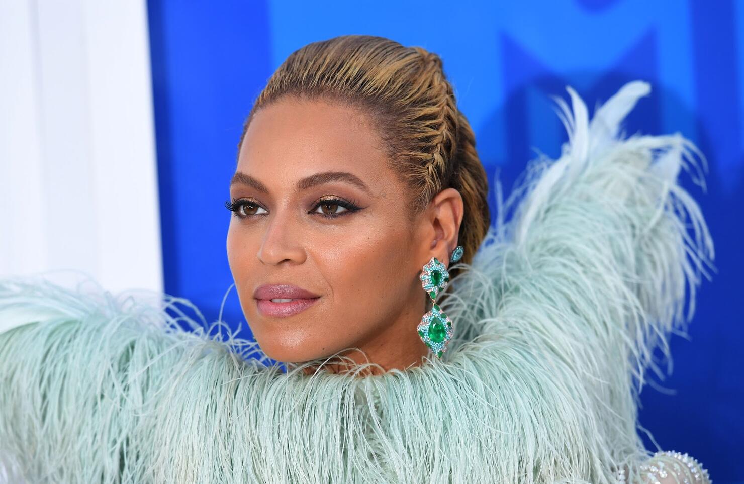 Photos 16 Empowering Beyoncé Lyrics Iheart