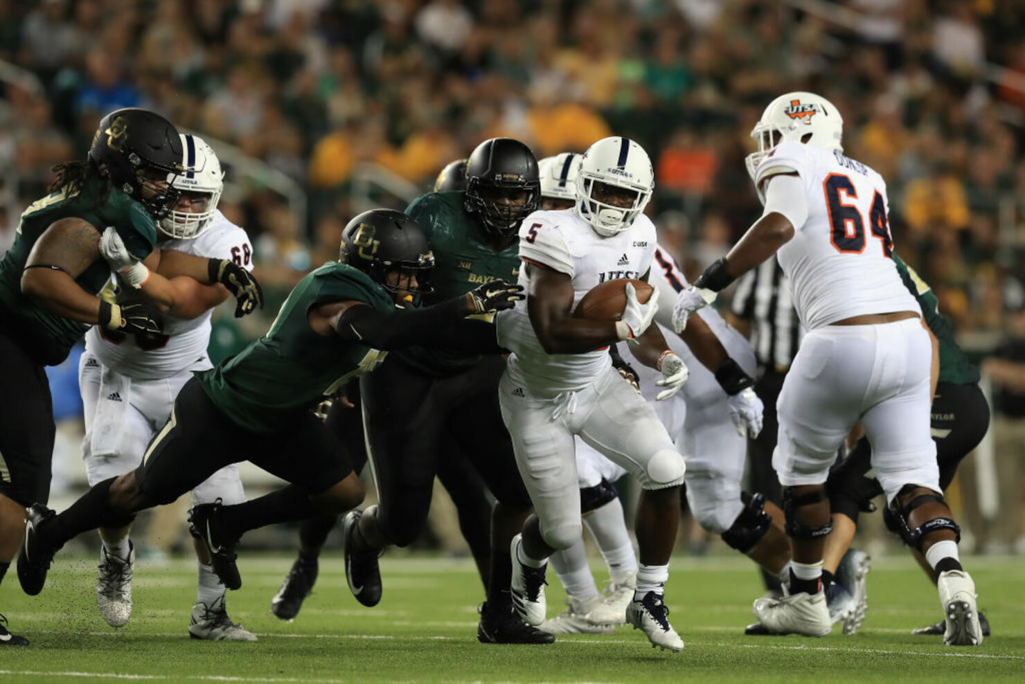 Jalen Rhodes #5 of the UTSA Roadrunners