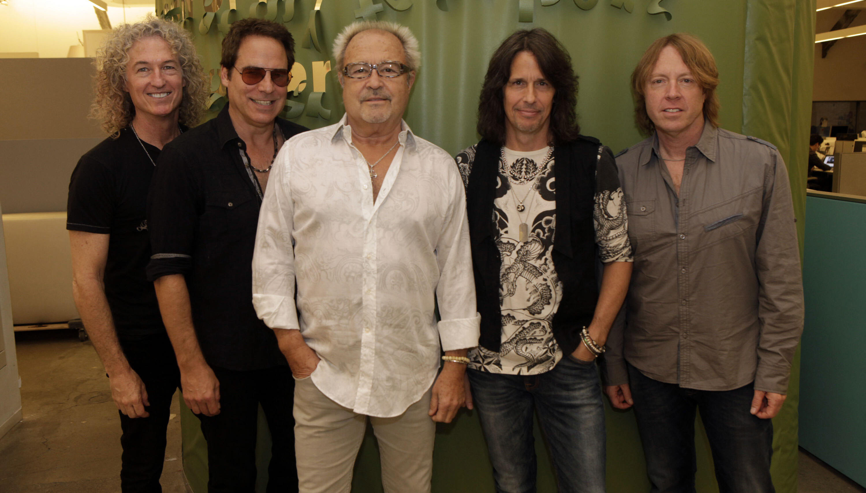 foreigner band members on tour