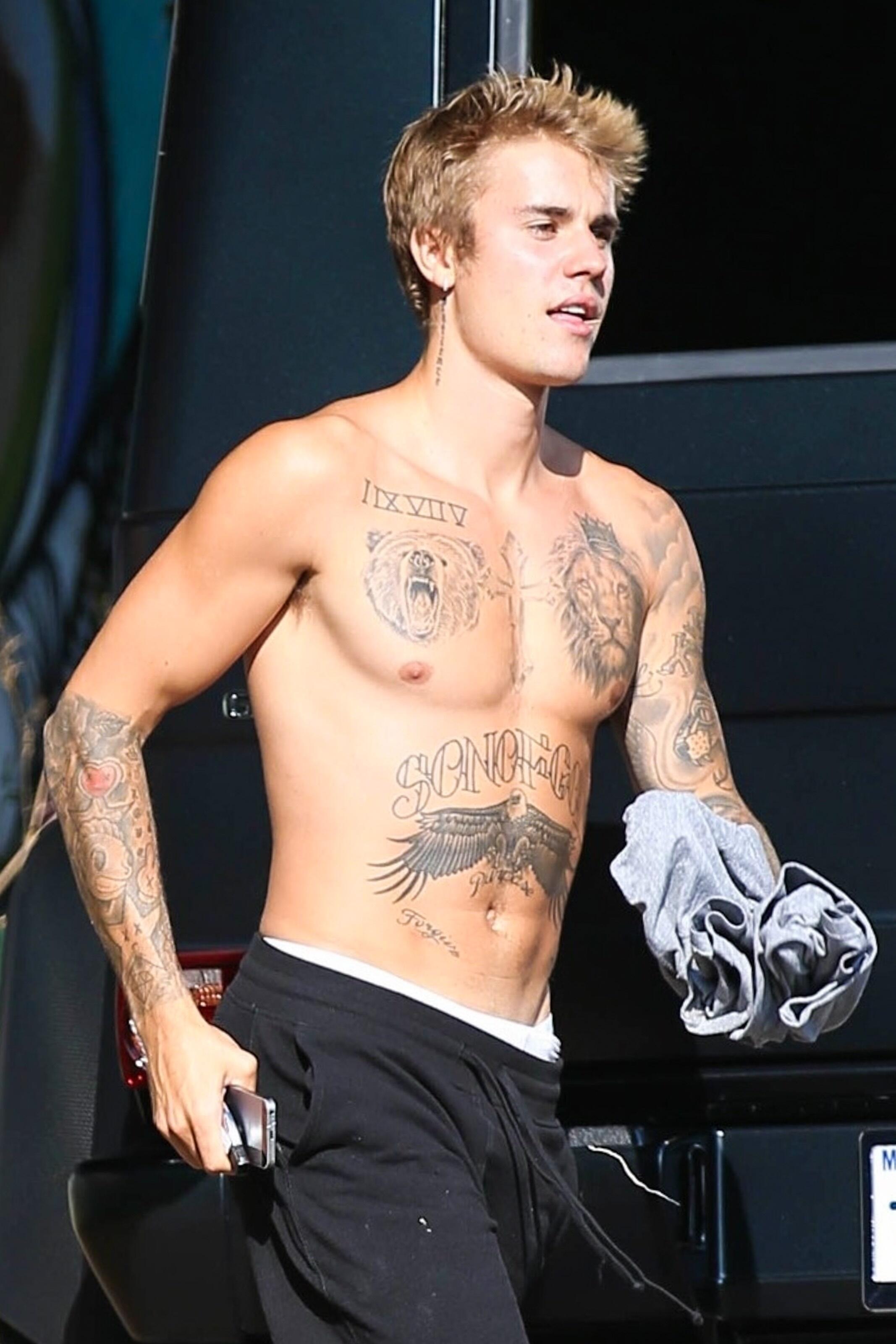 11 Shirtless Photos Of Justin Bieber To Quench Your Thirst Iheartradio